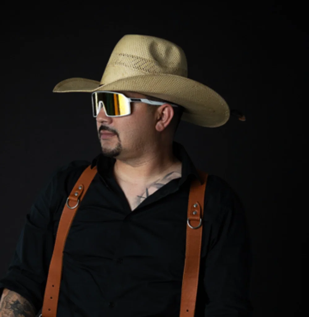 Mario Villanueva, photographer and founder of MV Portraits